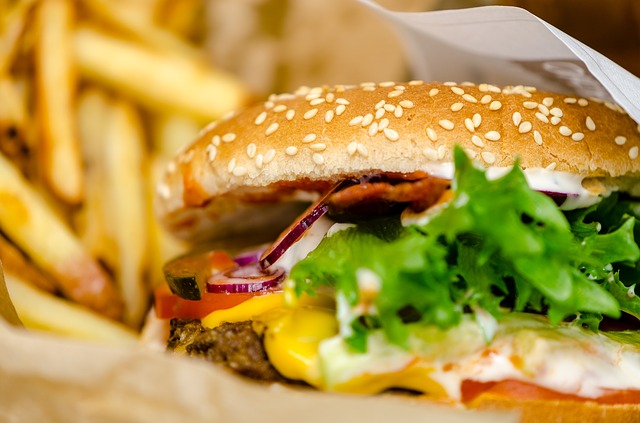 hamburger a francouzské hranolky.jpg